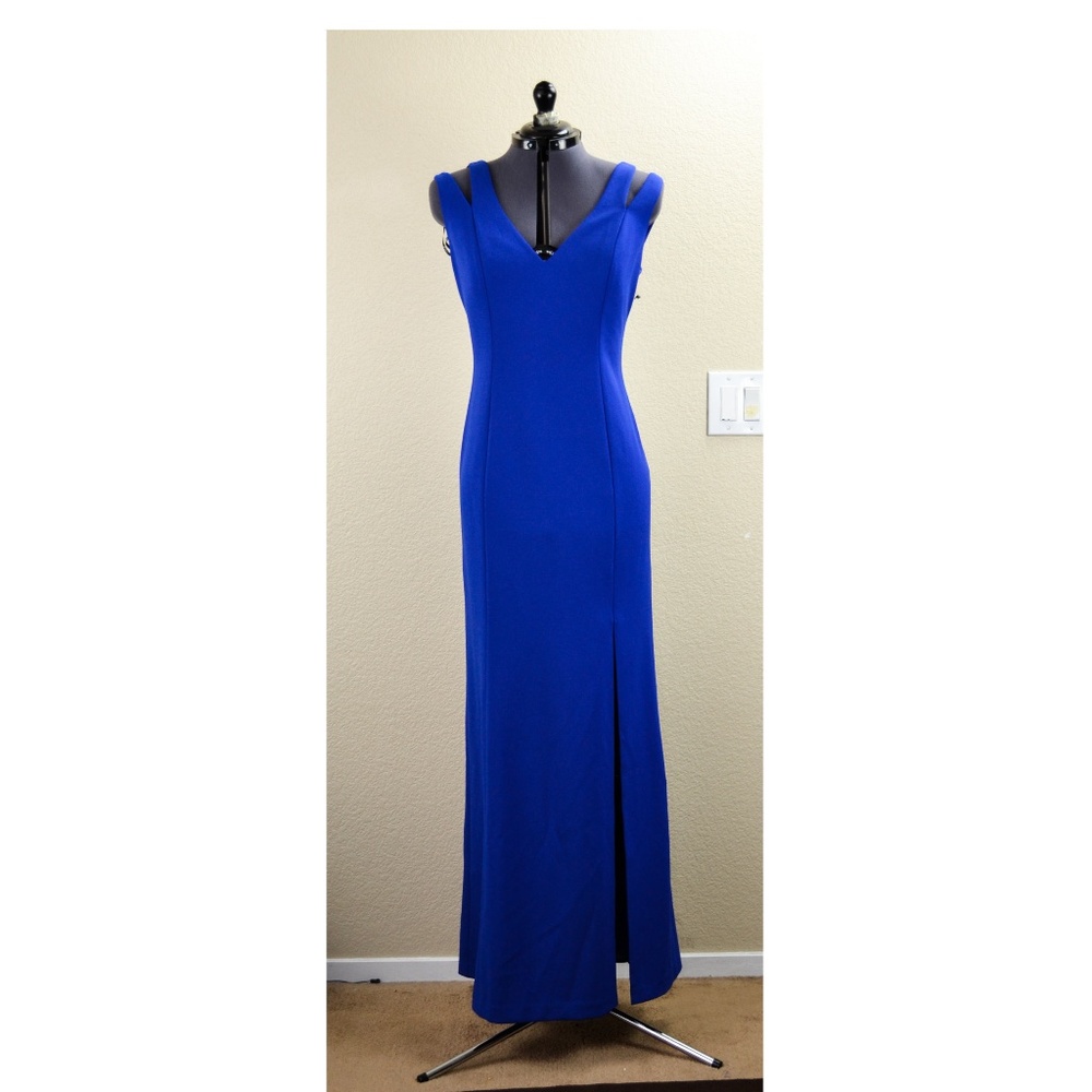 VINCE CAMUTO V-Neck Cut-Out Shoulder Gown - Picture 2 of 6